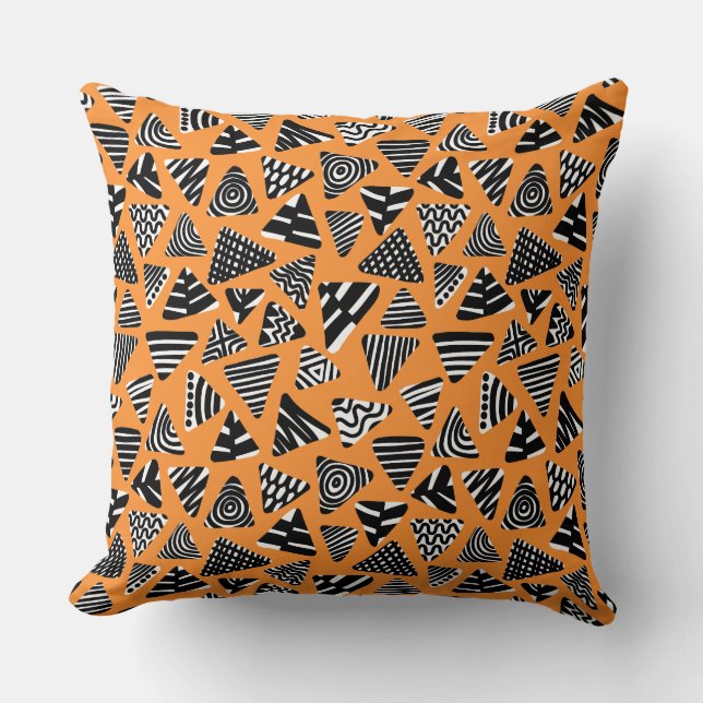 Coussin Triangles 240121 - Noir et blanc sur orange (Recto)