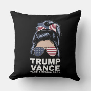 Coussin Trump Vance Reprenez l'Amérique Messy Bun Girl