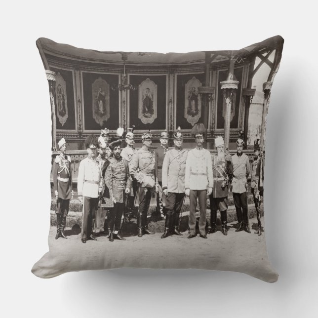 Coussin Tsar Nicholas II (1868-1918) se tenant à garde (Recto)