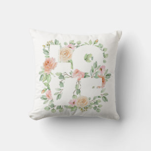 Coussin Typographie AMOUR avec des roses et de la verdure 