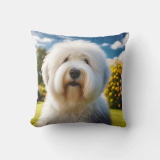 Coussin Um Old English Sheepdog no Jardim com Flores