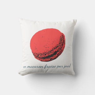 Coussin un macaron fraise par jour !