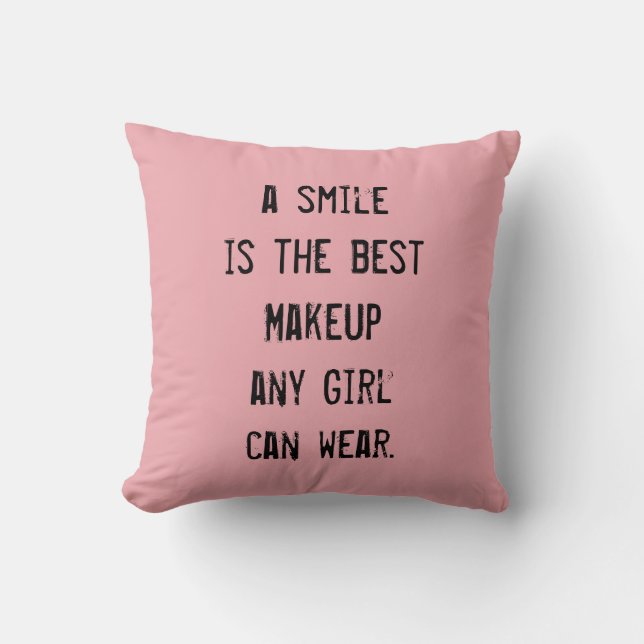 Coussin Un sourire est le meilleur maquillage qu'une fille (Recto)