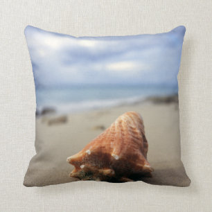 Coussin Une conque Shell sur le St Croix, Usvi de la plage