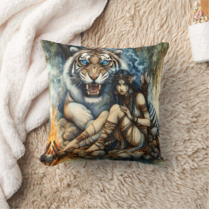 Coussin Une femme amérindienne assise à l'aube devant un t