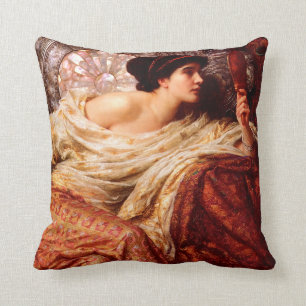 Coussin Une femme victorienne au miroir