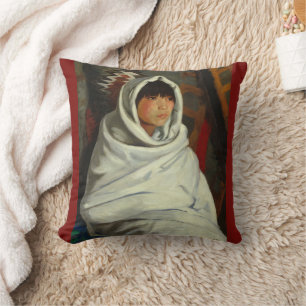 Coussin Une fille indienne dans une couverture blanche Rob