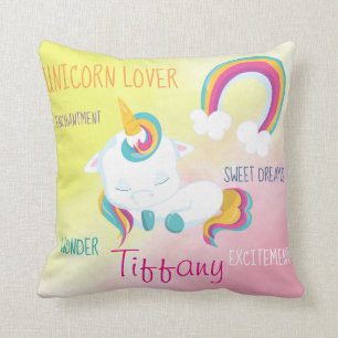 Coussin Unicorne couchant doux Conception arc-en-ciel