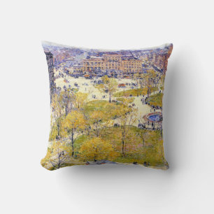Coussin Union Square au printemps par Frederick Childe Has