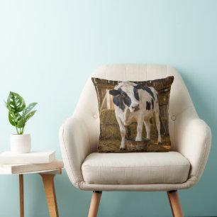 Coussin Vache Holstein debout dans un seau rouillé