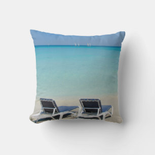 Coussin Varadero, Cuba. Sable et chaises de plage