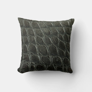 Coussin Véritable alligator noir texture cuir, gros plan