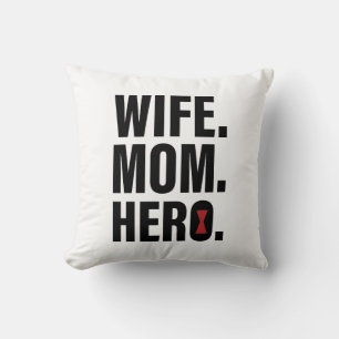 Coussin Veuve noire Femme. Mère. Héroïne.