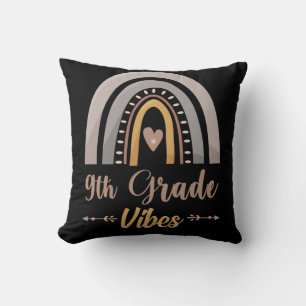 Coussin Vibes de 9e année Arc en ciel Neuvième année Retou