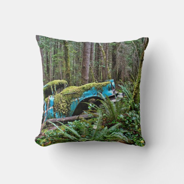 Coussin Vieille voiture dans la forêt (Recto)