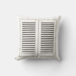Coussin Vieux volets blancs