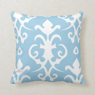 Coussin vintage bleu-clair de damassé de motif