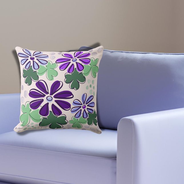 Coussin Vivid vert et violet trèfle et Doodle de fleurs (Vivid Green and Purple Clover & Flower Doodle Throw Pillow)