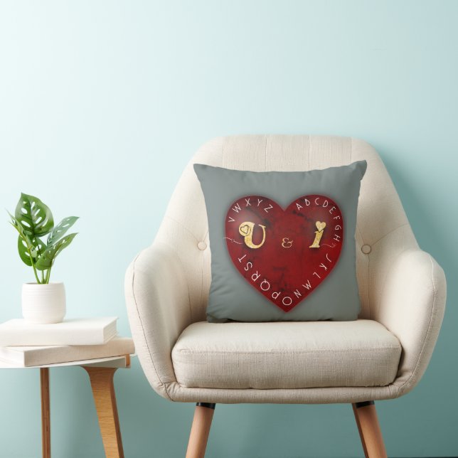 Coussin Vous et moi - jeu d'alphabet sur un coeur rouge (Chaise)