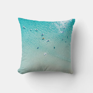 Coussin Vue aérienne des surfeurs, océan clair.
