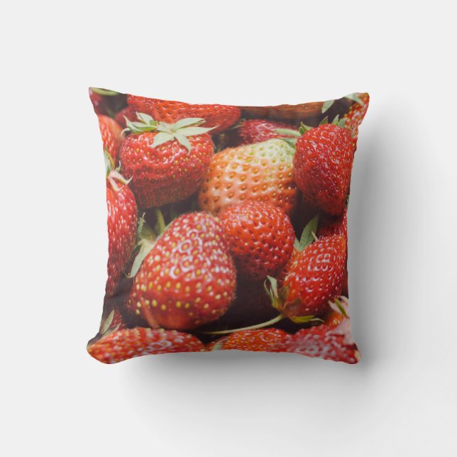 Coussin Vue rapprochée sur fraise fraîche d'été avec la pi (Recto)