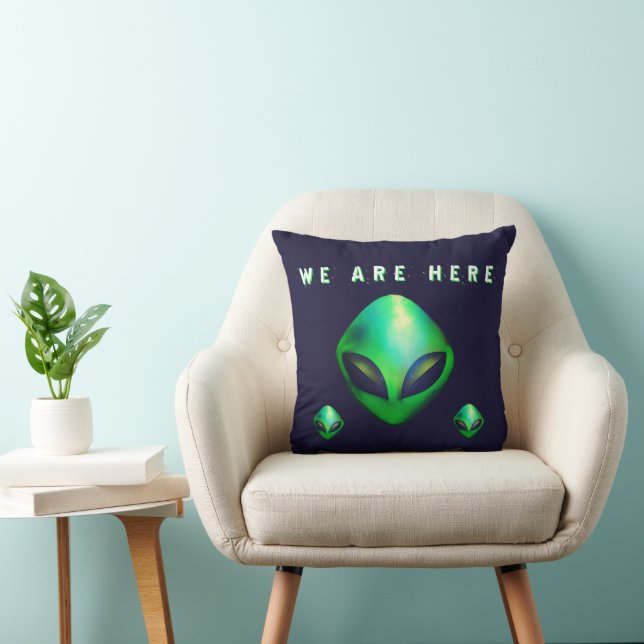 Coussin "We Are Here" Green Alien head (Chaise)