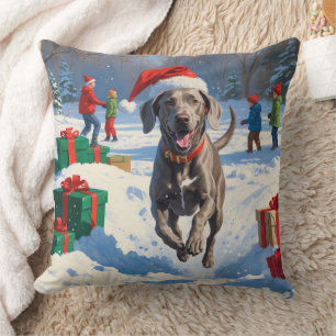 Coussin Weimaraner courant dans la neige avec un chapeau d