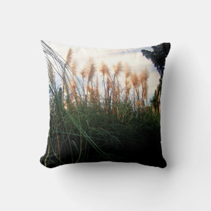 Coussin "Whispers of the Wind : The White Pampas Grasses"