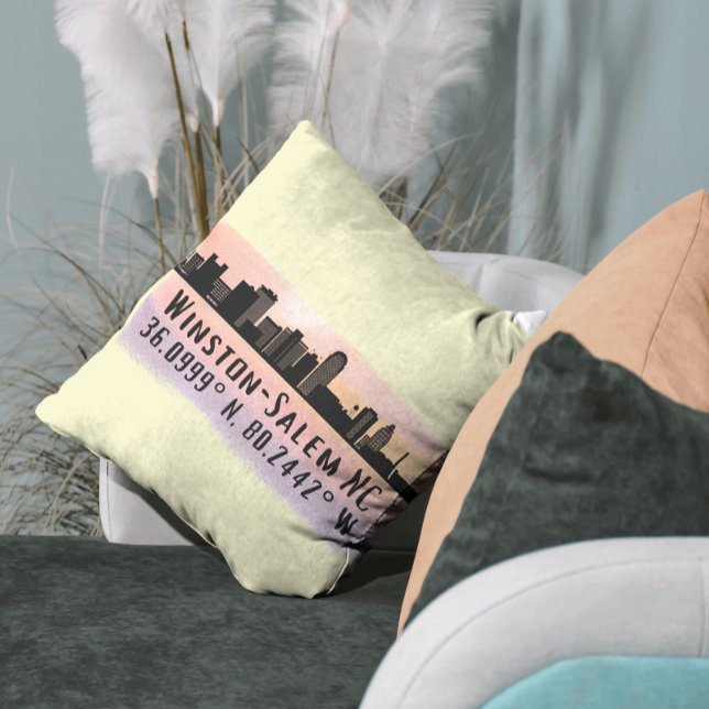 Coussin Winston-Salem City Skyline Latitude et Longitude (Créateur téléchargé)