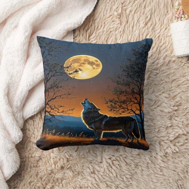 Coussin Wolf Howling Under a Pleine lune at Dusk (Couverture)