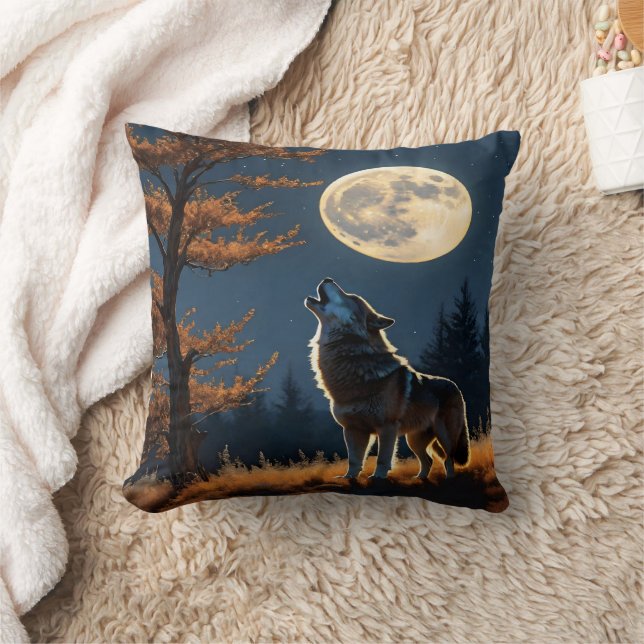Coussin Wolf Howling Under Pleine lune dans la forêt d'aut (Couverture)
