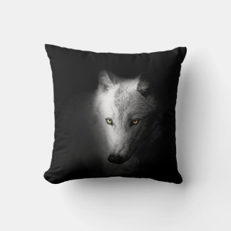 Coussin Wolf, portrait animal sur arrière - plan noir,