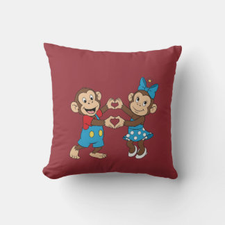 Coussin Zina et Mimo font un cœur avec leurs mains
