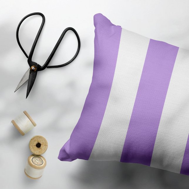 Coussins Décoratifs Bandes pourpres, Blancs, Motif rayé (Créateur téléchargé)