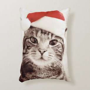 Coussins Décoratifs Chat tigré domestique utilisant le casquette roug