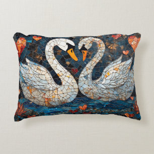 Coussins Décoratifs Cygnes élégants par des motifs floraux ornés