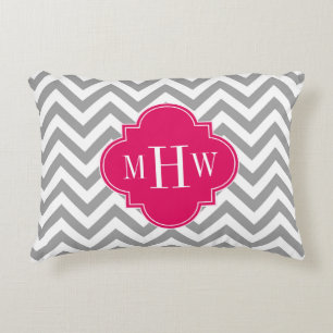 Coussins Décoratifs Dk Grey Lg Chevron Raspberry Quatrefoil 3 Monogram