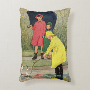 Coussins Décoratifs Enfants vintage jouant dans les flaques "Une journ
