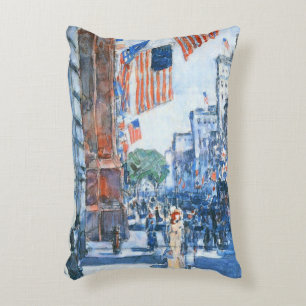 Coussins Décoratifs Flags Fifth Avenue de Childe Hassam, Art Vintage