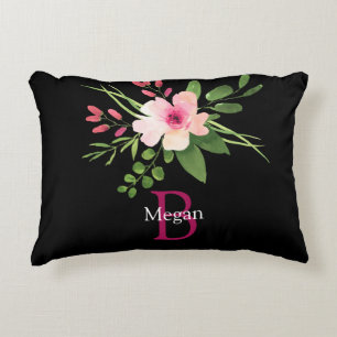 Coussins Décoratifs Fleur aquarelle, nom et monogramme sur fond noir