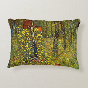 Coussins Décoratifs Jardin de ferme avec crucifix de Gustav Klimt
