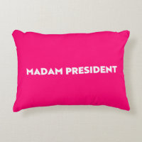 Madame la Présidente, typographie moderne rose vif