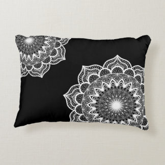 Coussins Décoratifs Mandala blanc sur fond noir