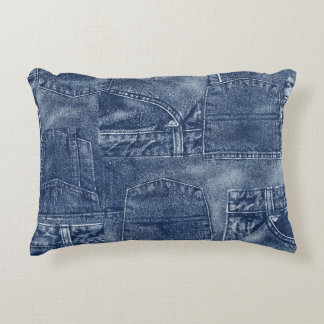 Coussins Décoratifs Matériau Denim dans un motif de poche patchwork.