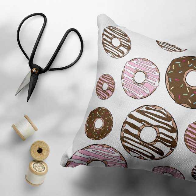 Coussins Décoratifs Motif De Donuts, Donuts Roses, Donuts Brown (Créateur téléchargé)