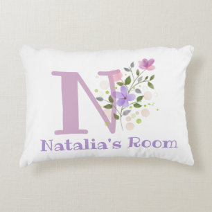 Coussins Décoratifs Nom et Initiale sur un Design Floral. Joli