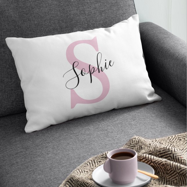 Coussins Décoratifs Nom personnalisé moderne Monogramme rose (Créateur téléchargé)