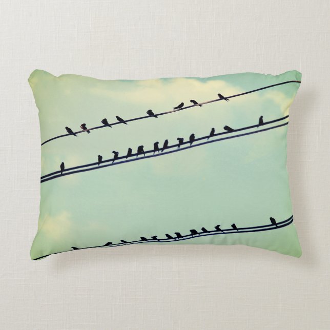 Coussins Décoratifs Oiseaux sur des fils, ciel bleu vintage. (Devant)