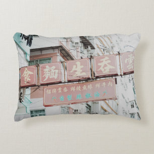 COUSSINS DÉCORATIFS RED AND WHITE KANJI TEXT SIGNAGE