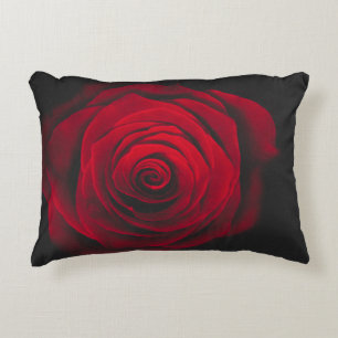 Coussins Décoratifs Rose rouge sur effet vintage arrière - plan noir
